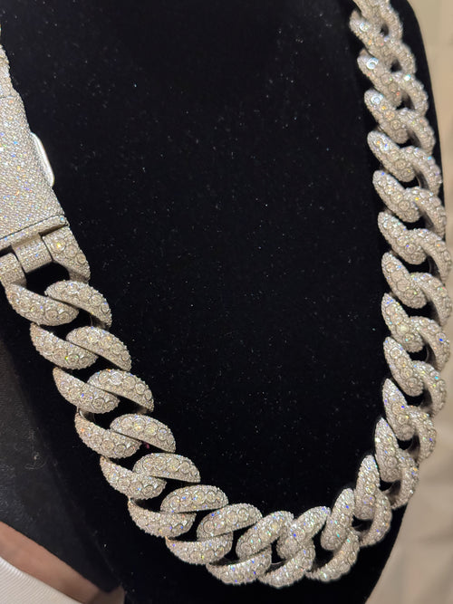 20mm Halo Bezel Set Pointers Cuban